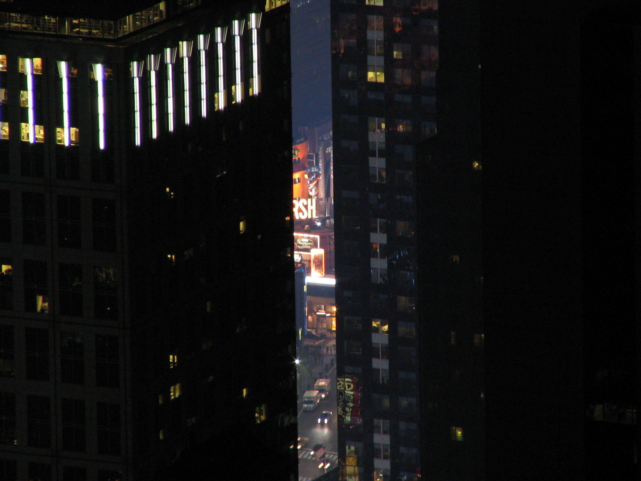 Empire state building at night 29.jpg